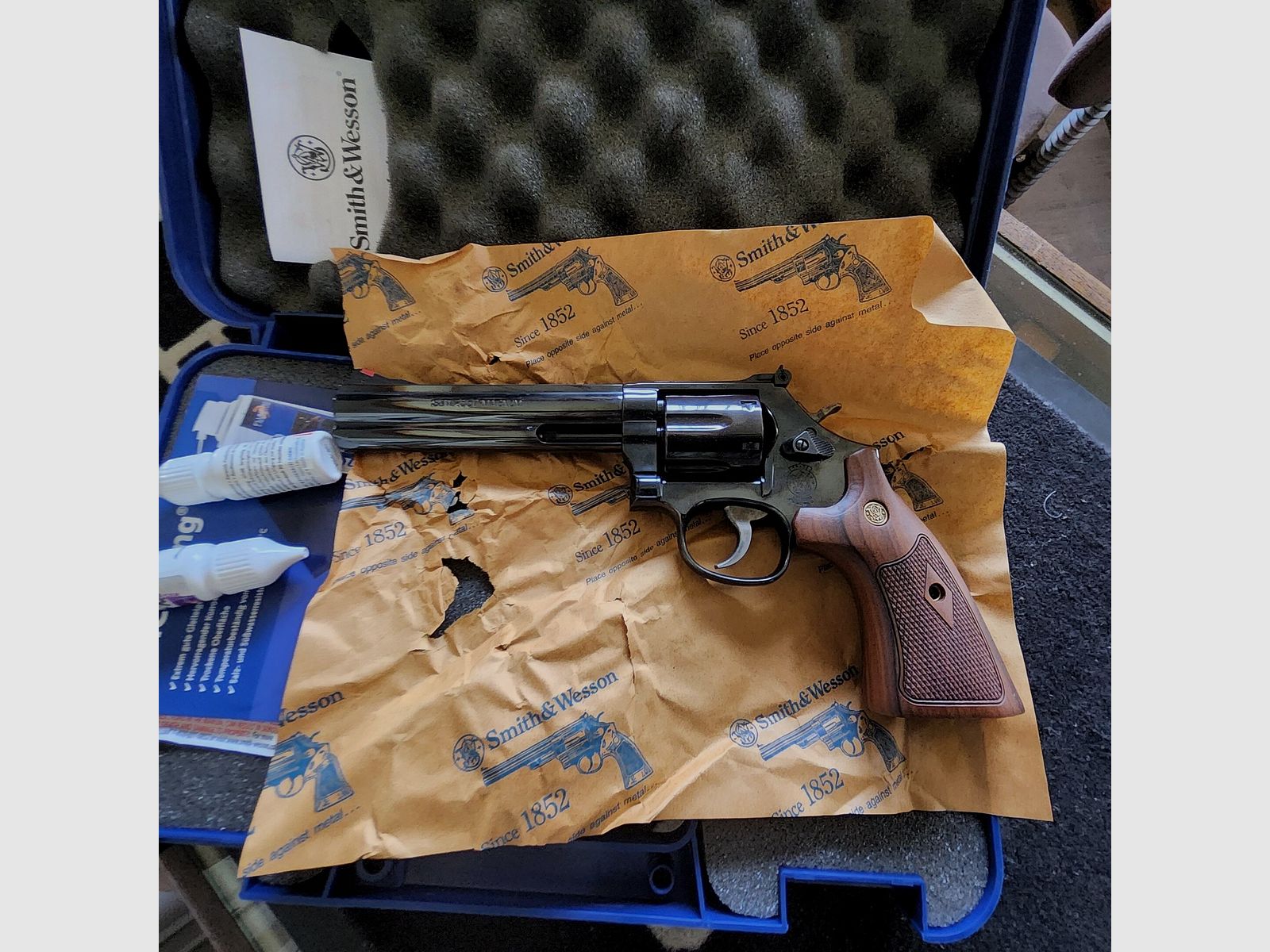 Smith & Wesson 586-8, Bild 1 von 2