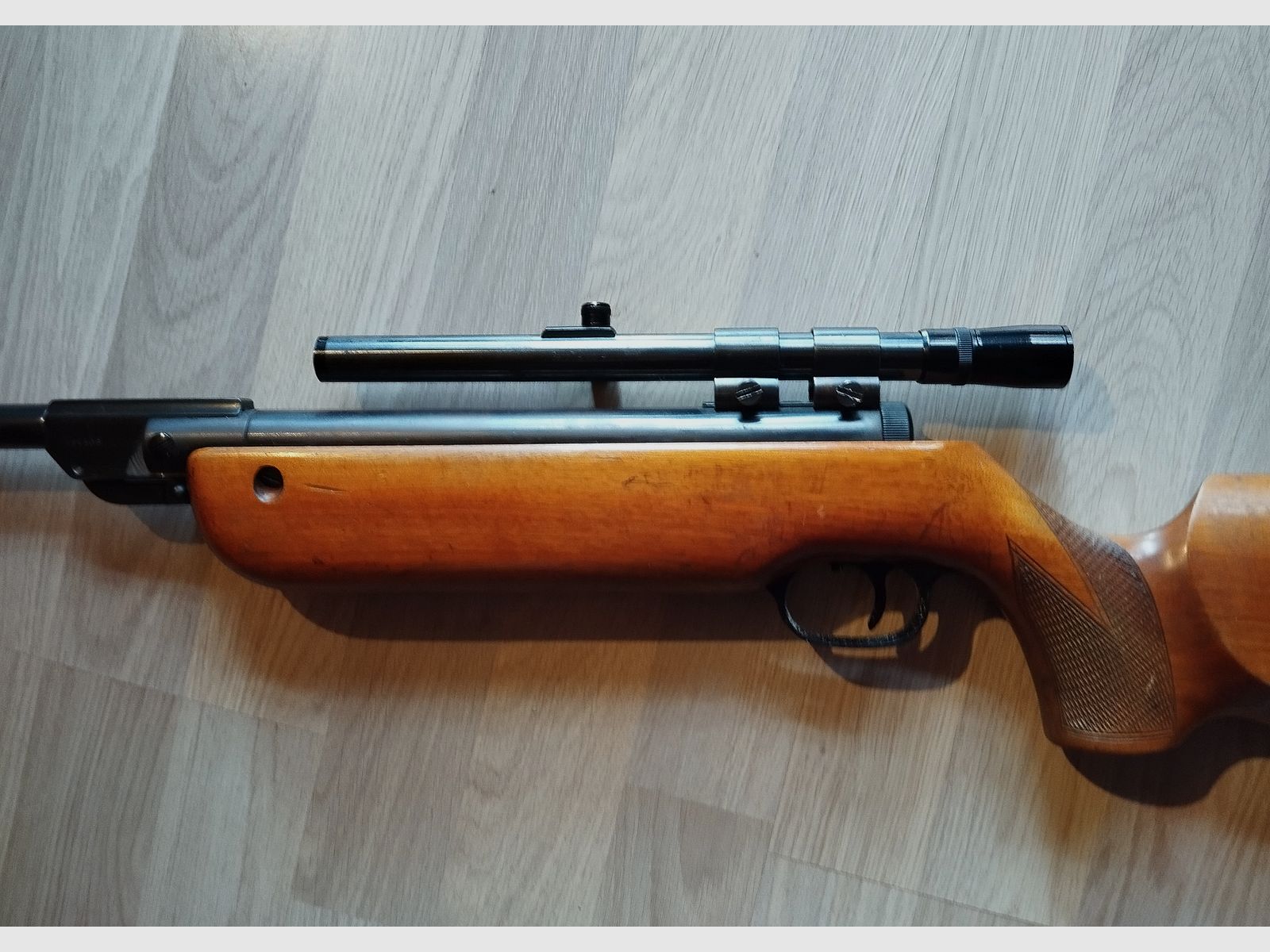 carabine à air comprimé Oldtimer rare LG 4,5 avec lunette de visée modèle 55