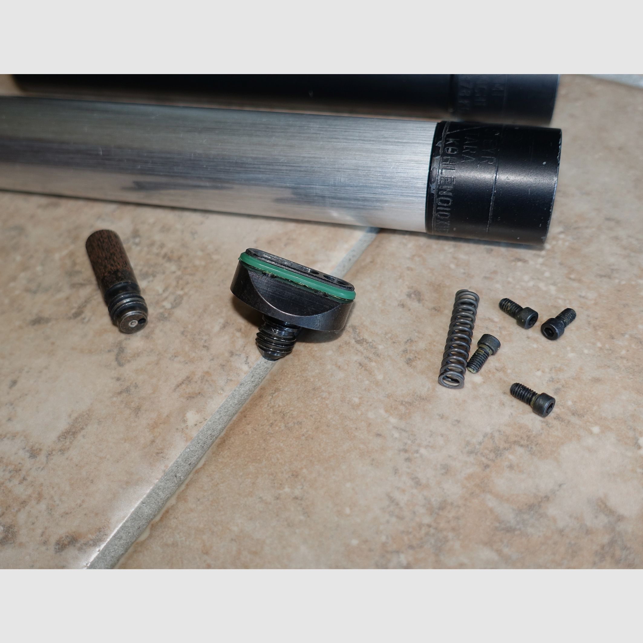 Steyr Kartuschen 3 Stück + Steyr CO2 Anschluss, Feder und Ablassschraube