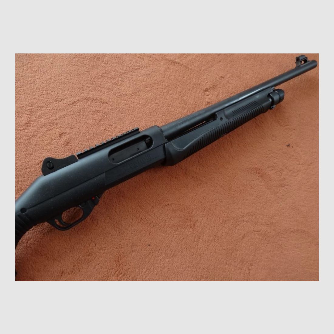 Fusil à répétition à canon avant Benelli : Benelli Nova Tactical Cal. 12/89