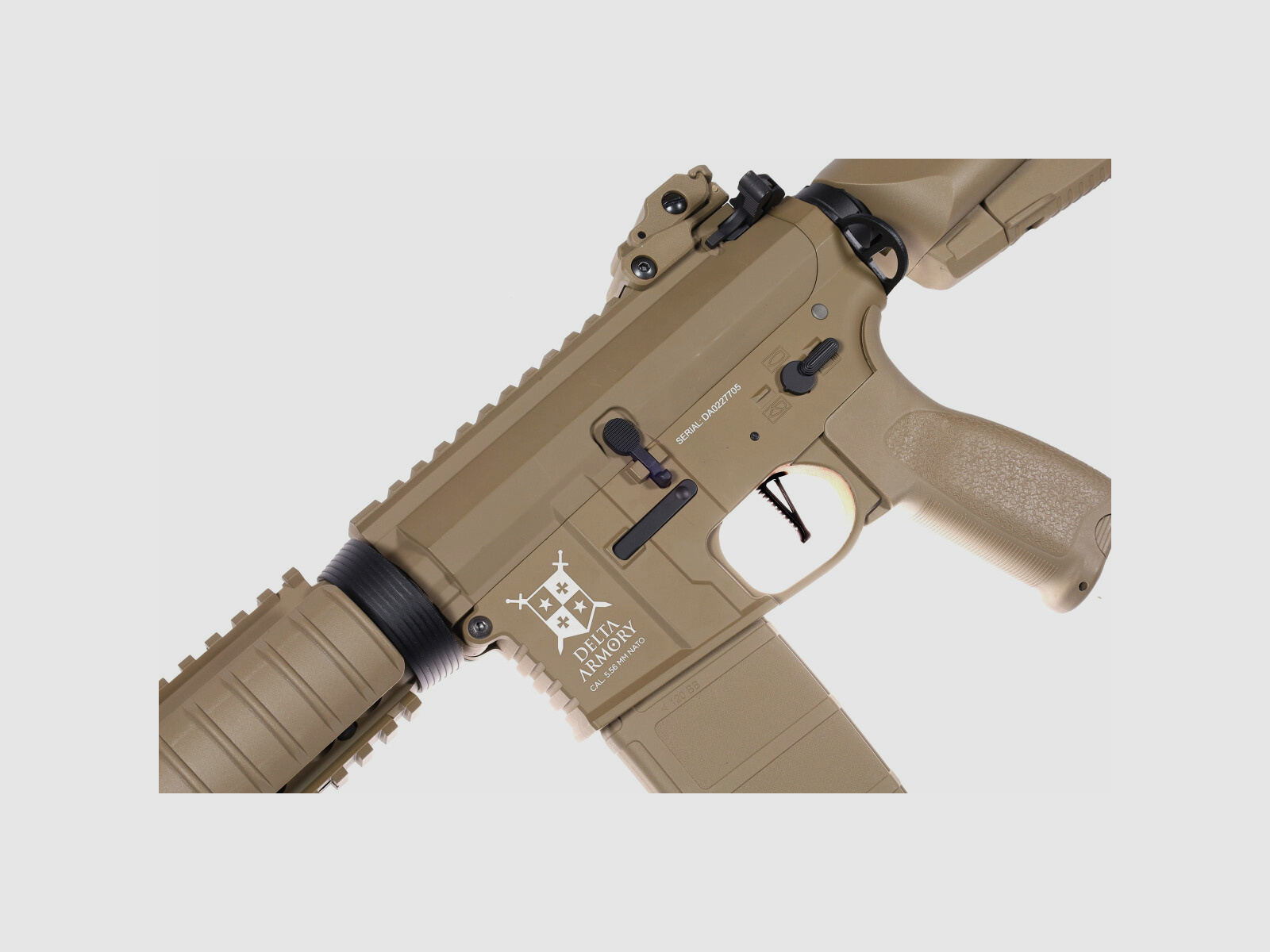 AR15 CQB-R ALPHA Metallo Completo Delta Armory Tan S-AEG Fucile Airsoft Libero da 18 Anni