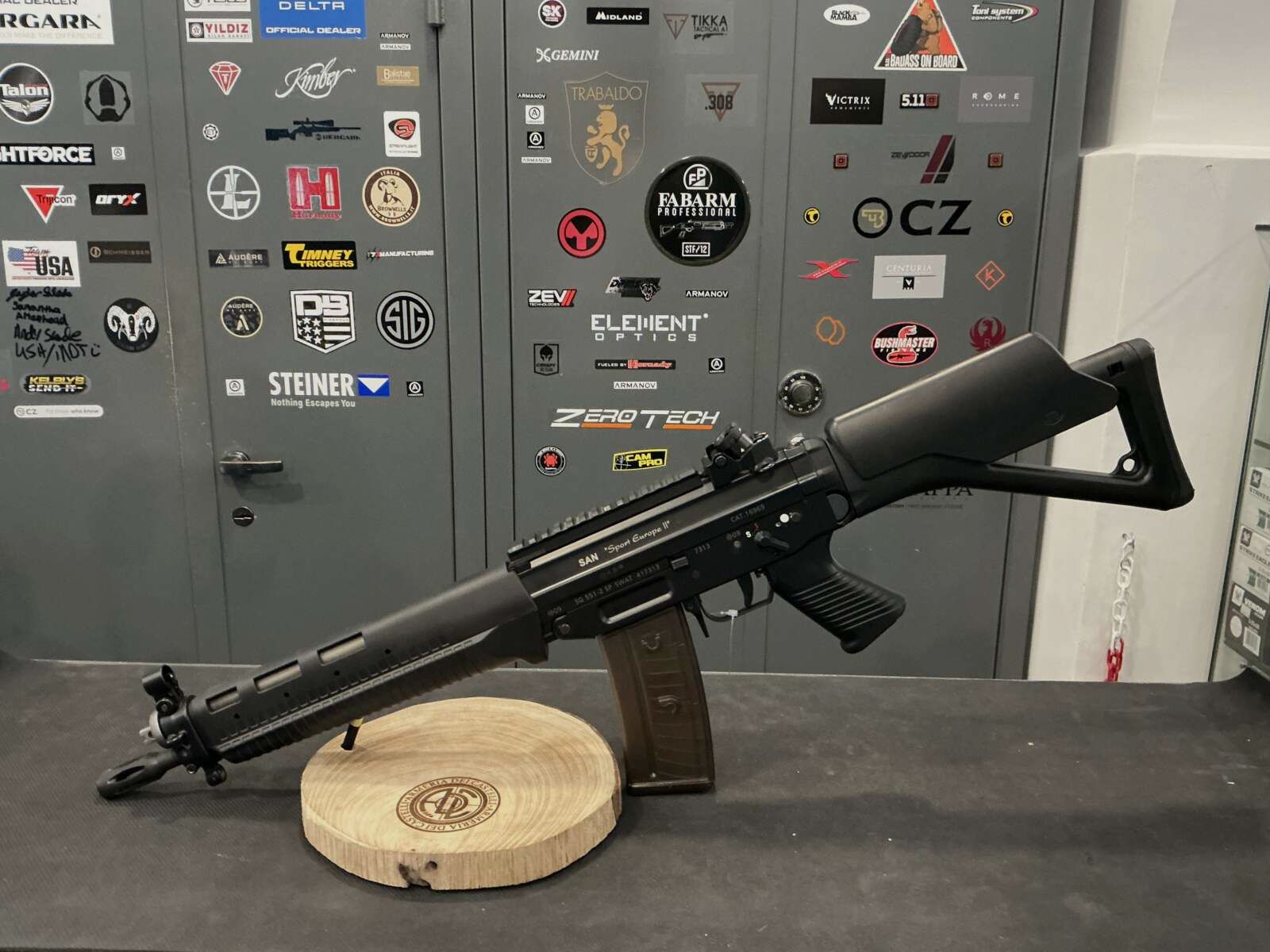 SIG SG 551 SWAT, image 2 sur 2