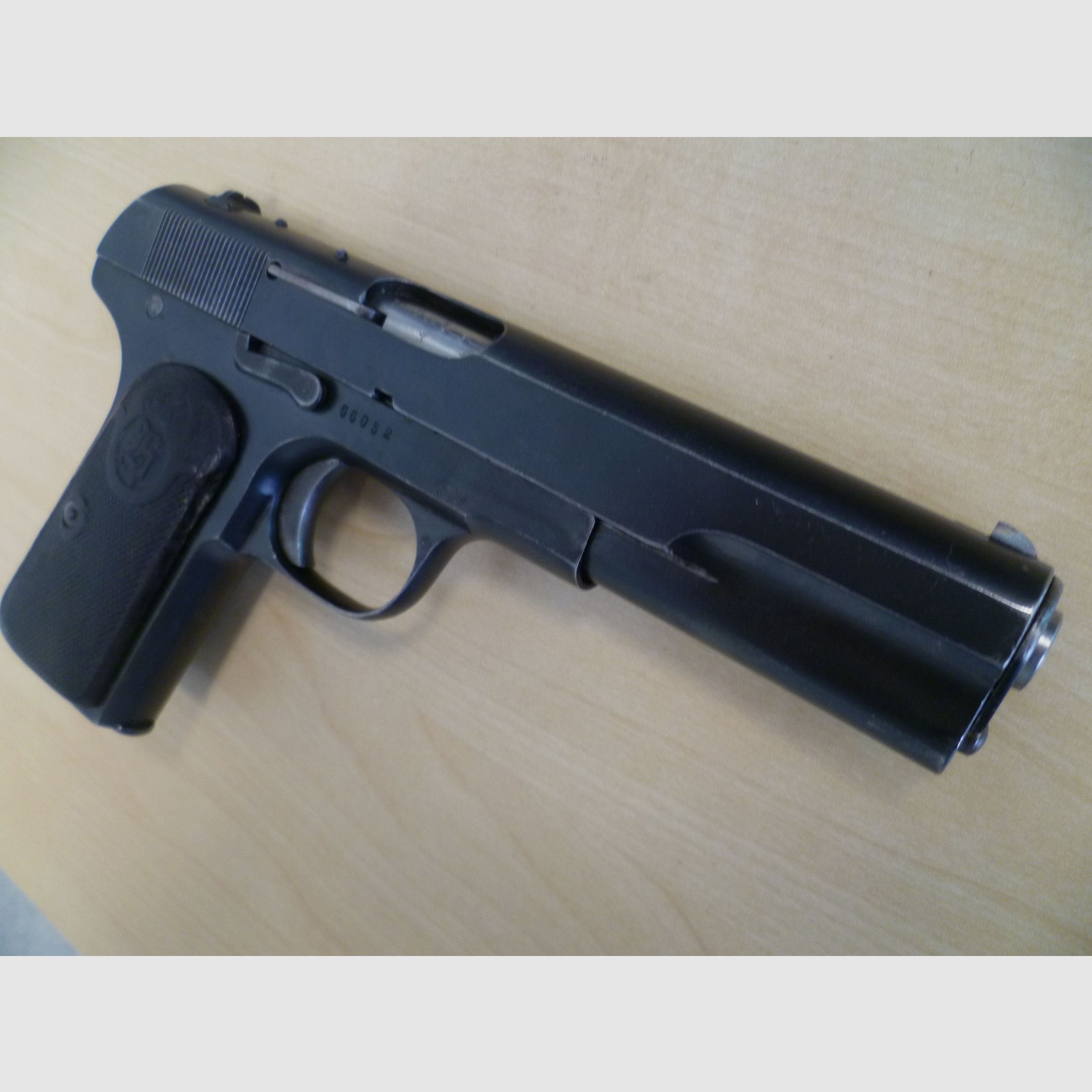 Pistole Husqvarna M 07  -  9mm Browning Long