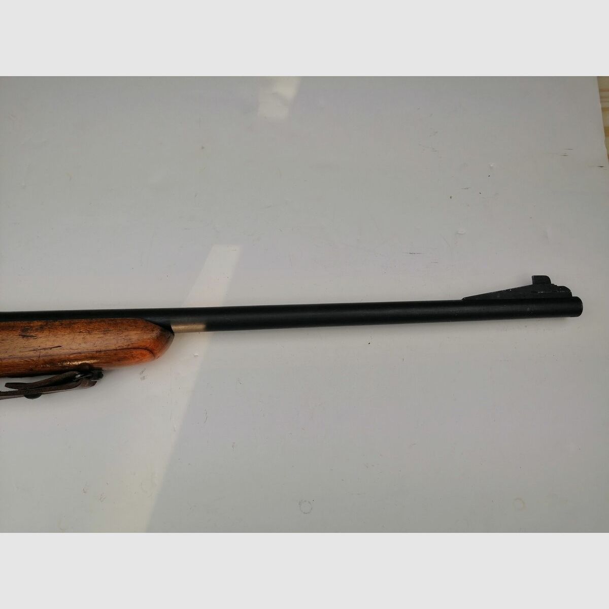 Piękna karabina MAS 1945 – Kaliber 22LR – Magazynek na 5 nabojów – Regulaminowy pasek – Bardzo dobry stan, zdjęcie 4 z 17