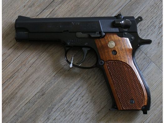 Smith & Wesson	 39