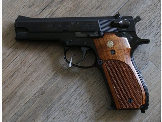 Smith & Wesson 39