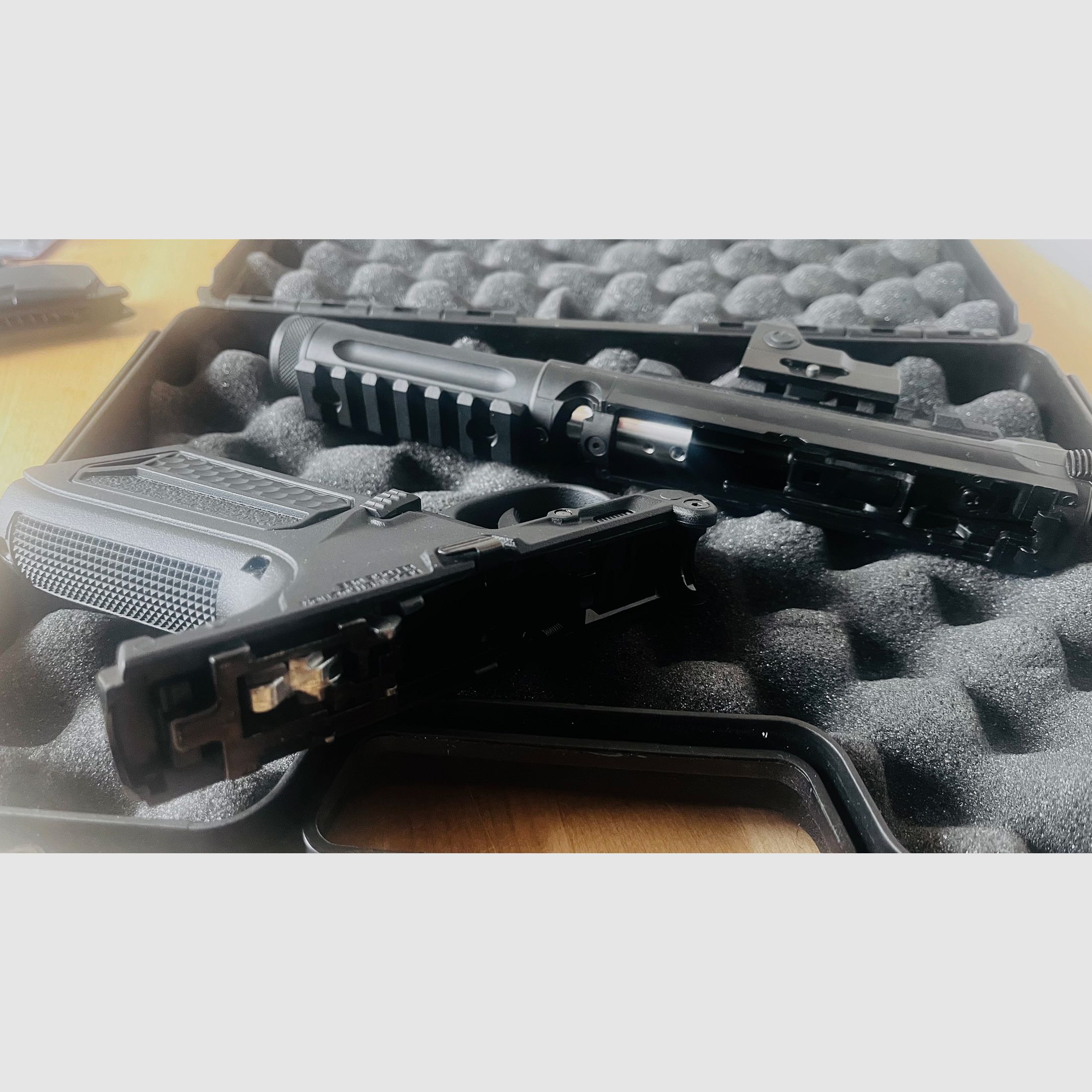 Action Army AAP-01 Assassin GBB z dodatkami i ulepszeniami - Nie jest bronią automatyczną