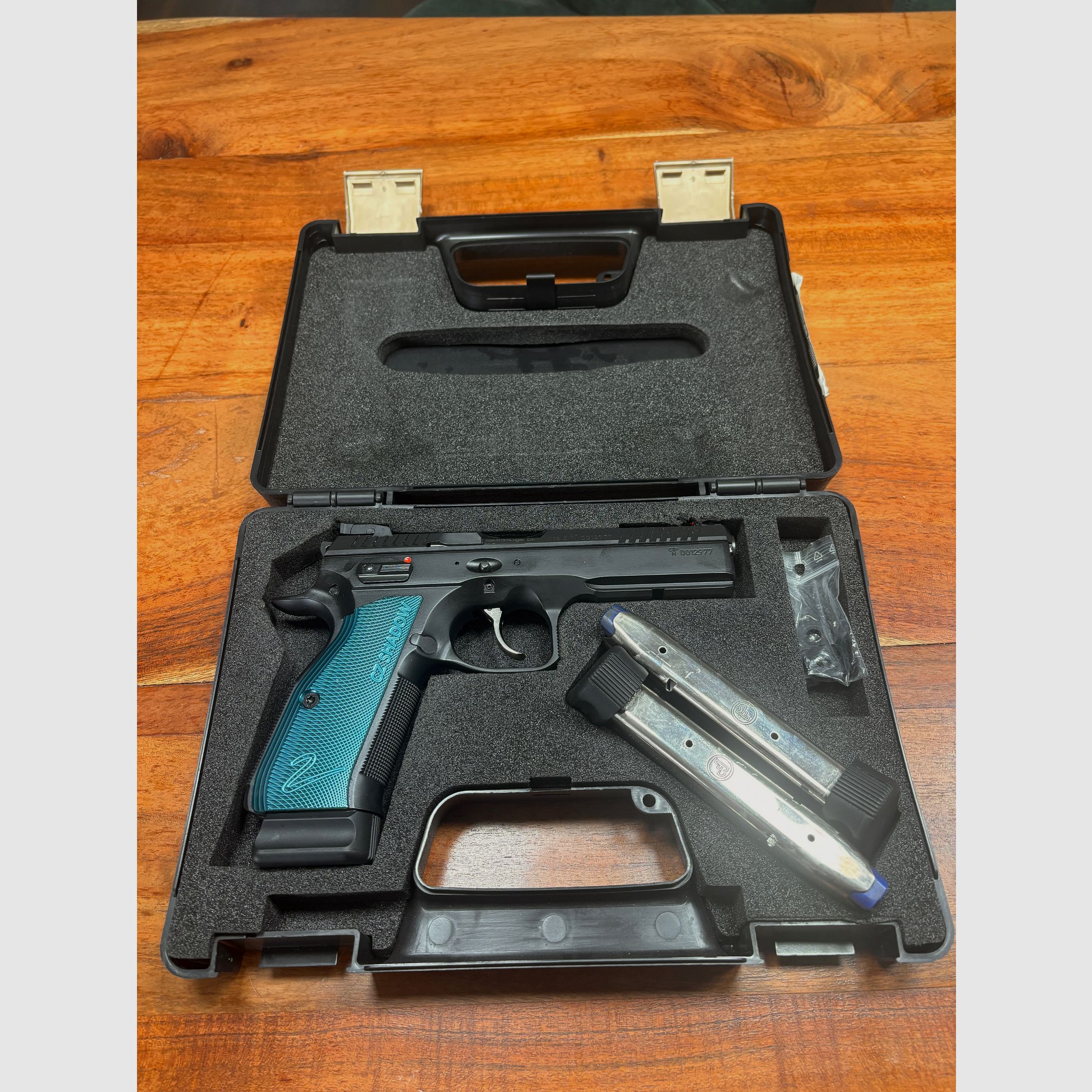 CZ Shadow 2 9mm – <2000 Schuss – 3 Magazine – sehr guter Zustand