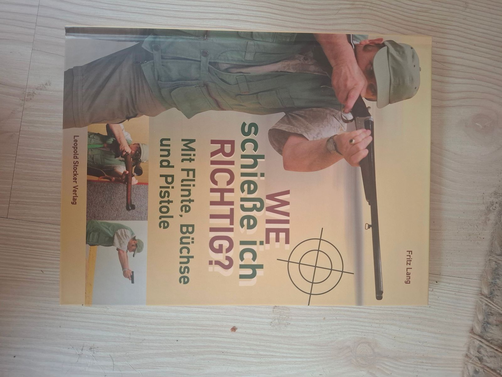 Konvolut aus verschiedenen Waffenbüchern