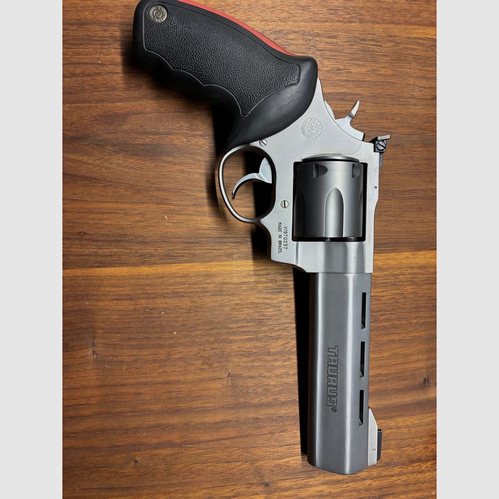 Taurus Raging Bull Revolver 44 Magnum 6" roestvrij staal als nieuw