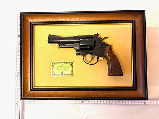••• Deko - Revolver .45 S&W - John Wayne - Highway Patrol - im Bilderrahmen •••