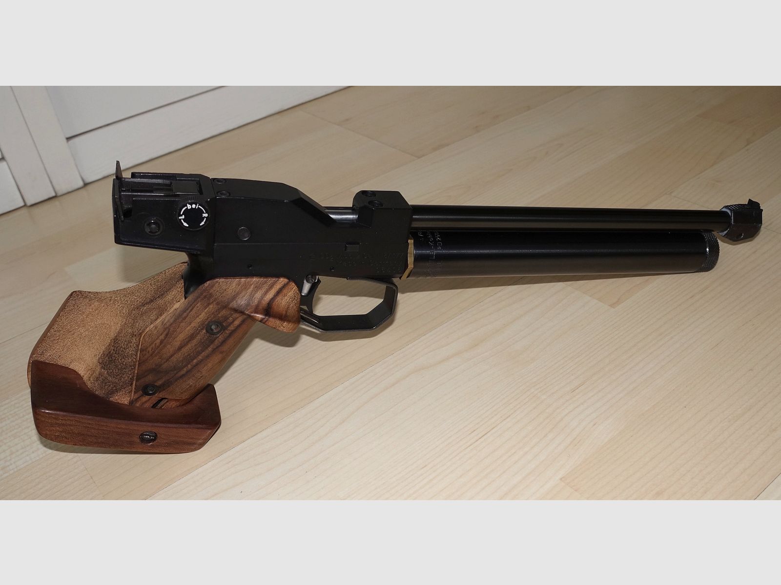 FWB LP2 match pistol in very good condition, 2 cartridges, additional weight, etc.