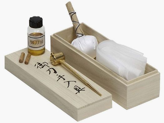 Pflegeset in Holzkiste mit Hammer