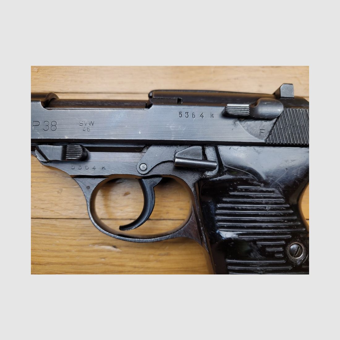 Sehr schöner Walther P38 Pistol – Seltene Mauser-Fertigung während der französischen Besatzung für Indochina – Seltenes Code SVW46 – Originalbrünierung – Mono-Seriennummer – TBE +, Bild 5 von 18
