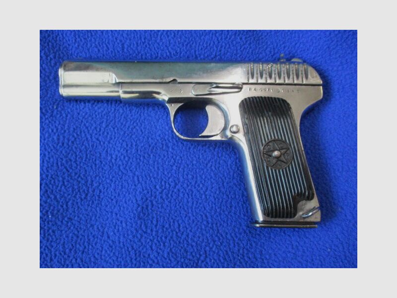 Pistole Tokarew TT33 Baujahr 1945 mit gültigem Beschuß TT33