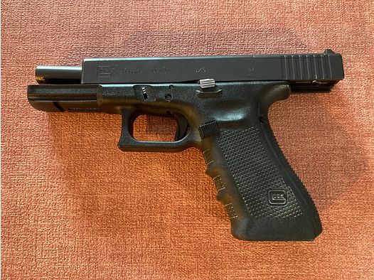 Glock 17 Gen 4 con Performance Trigger y 8 magazines