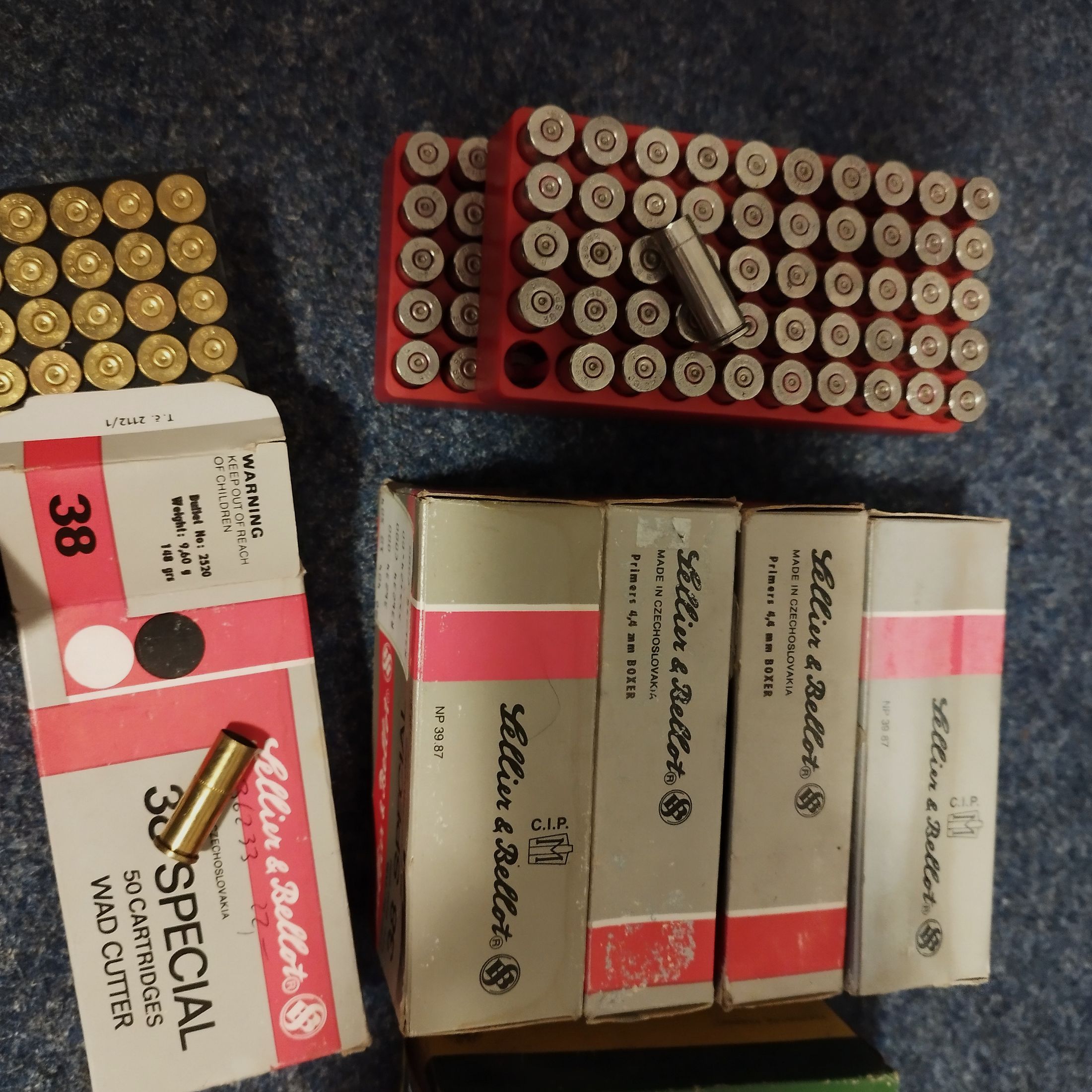 1735 pezzi di bossoli Cal .38 Special già sparati