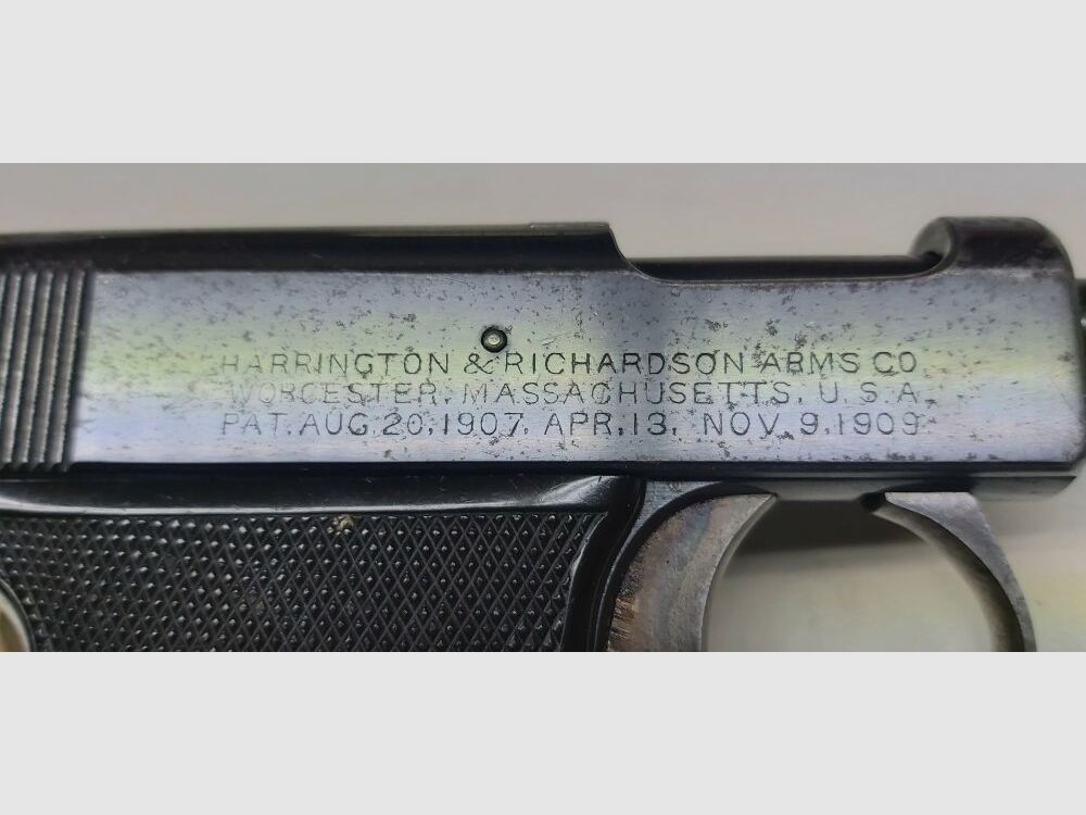 Harrington & Richardson Arms Co Zelfladend