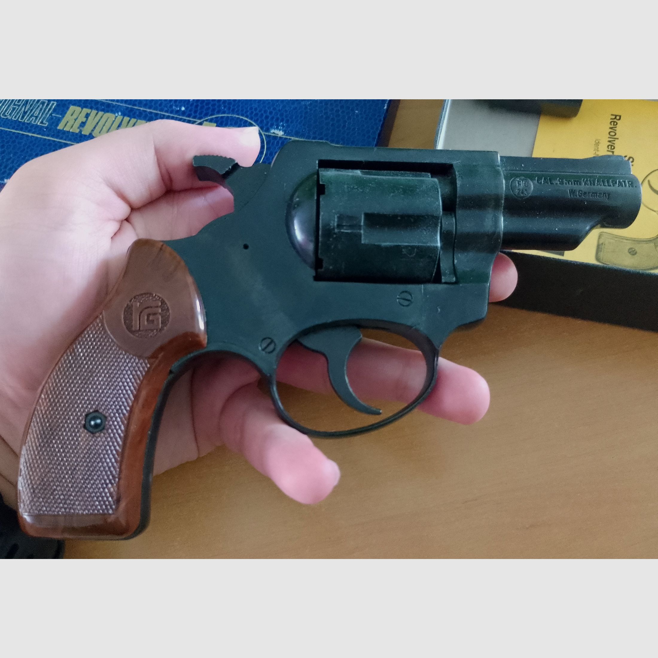 Seltener Röhm RG 79 im Kaliber 9mm Knall/ PTB 243 komplett mit Zubehör!