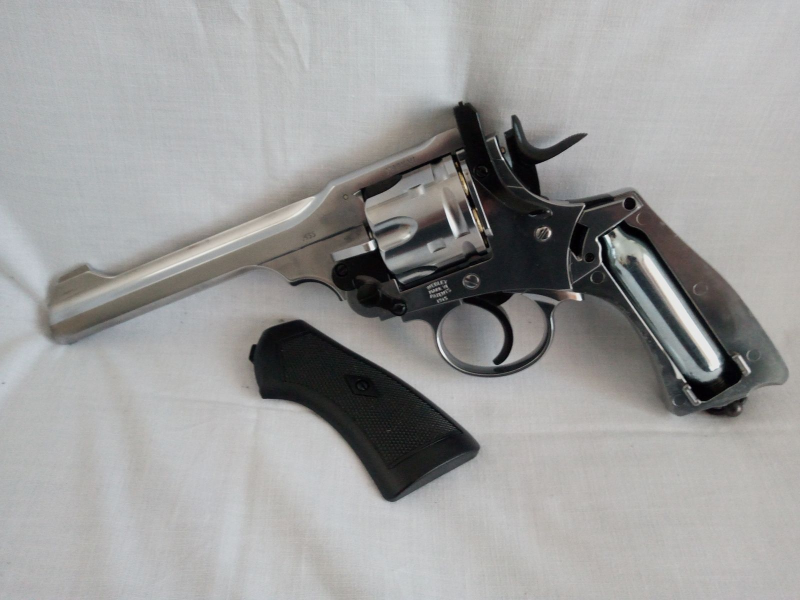 RESERVIERT - Webley MK VI CO2-Revolver / Kal. 4,5mm (.177) / chrom / Pistolenholster