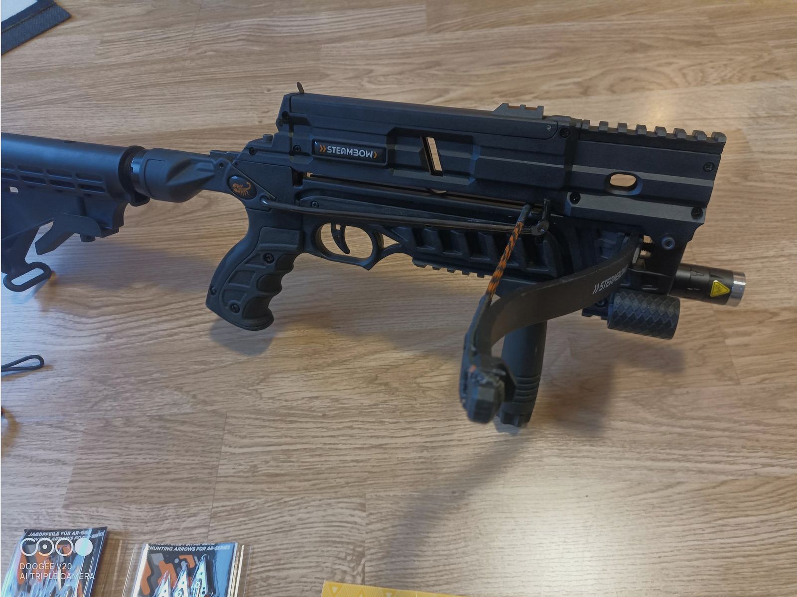 Steambow Stinger AR6 Tactical met veel accessoires