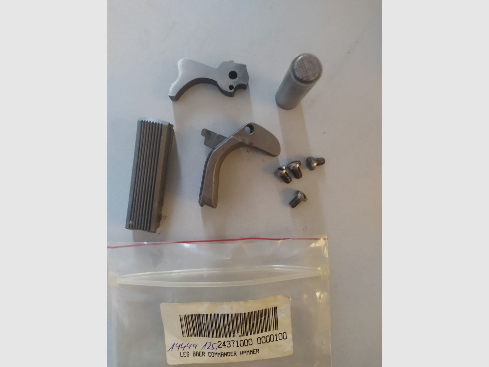 Diversas partes: Mira telescópica, pistola libre de 4,5 mm BB, diferentes culatas, maletín