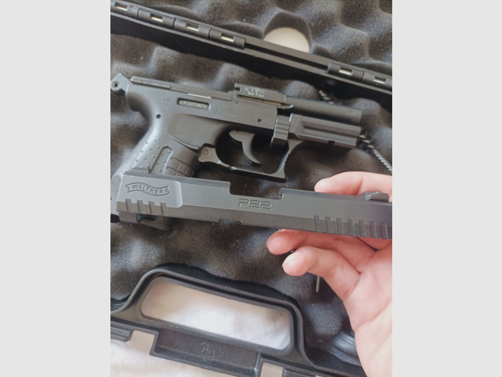 P22 Schreckschuss prêt avec 50 cartouches à blanc