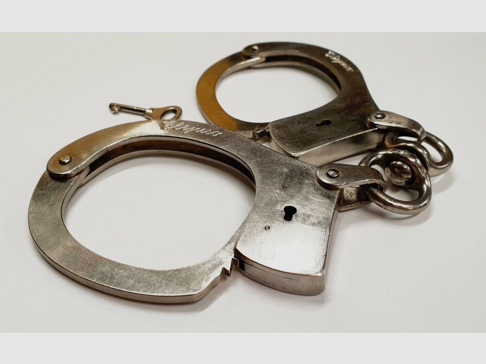 CLEJUSO Clemen & Jung e.K. Handfessel CLEJUSO No. 12 D , steel nickel plated Handschelle, Made in Germany, gebraucht