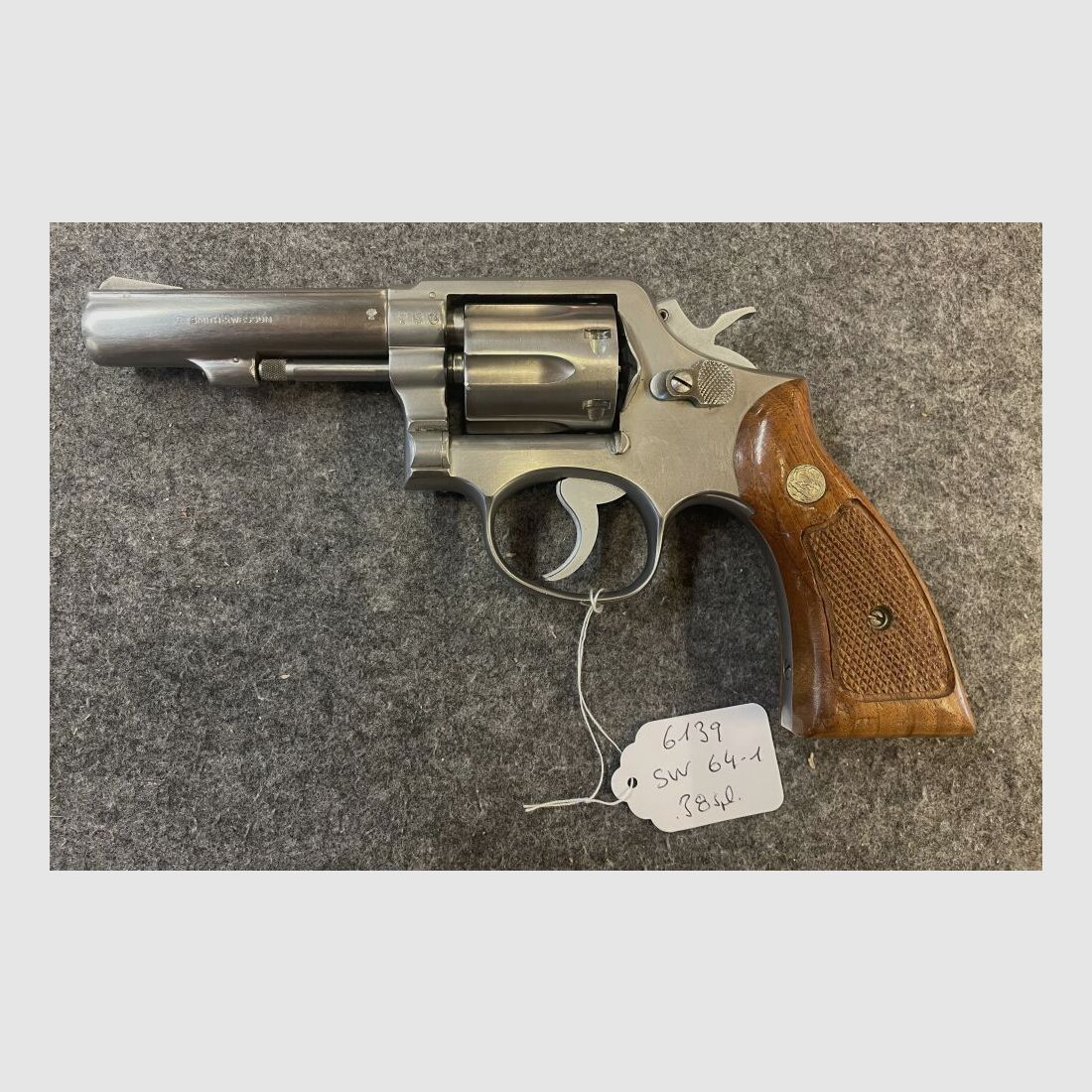 Smith + Wesson 64-1