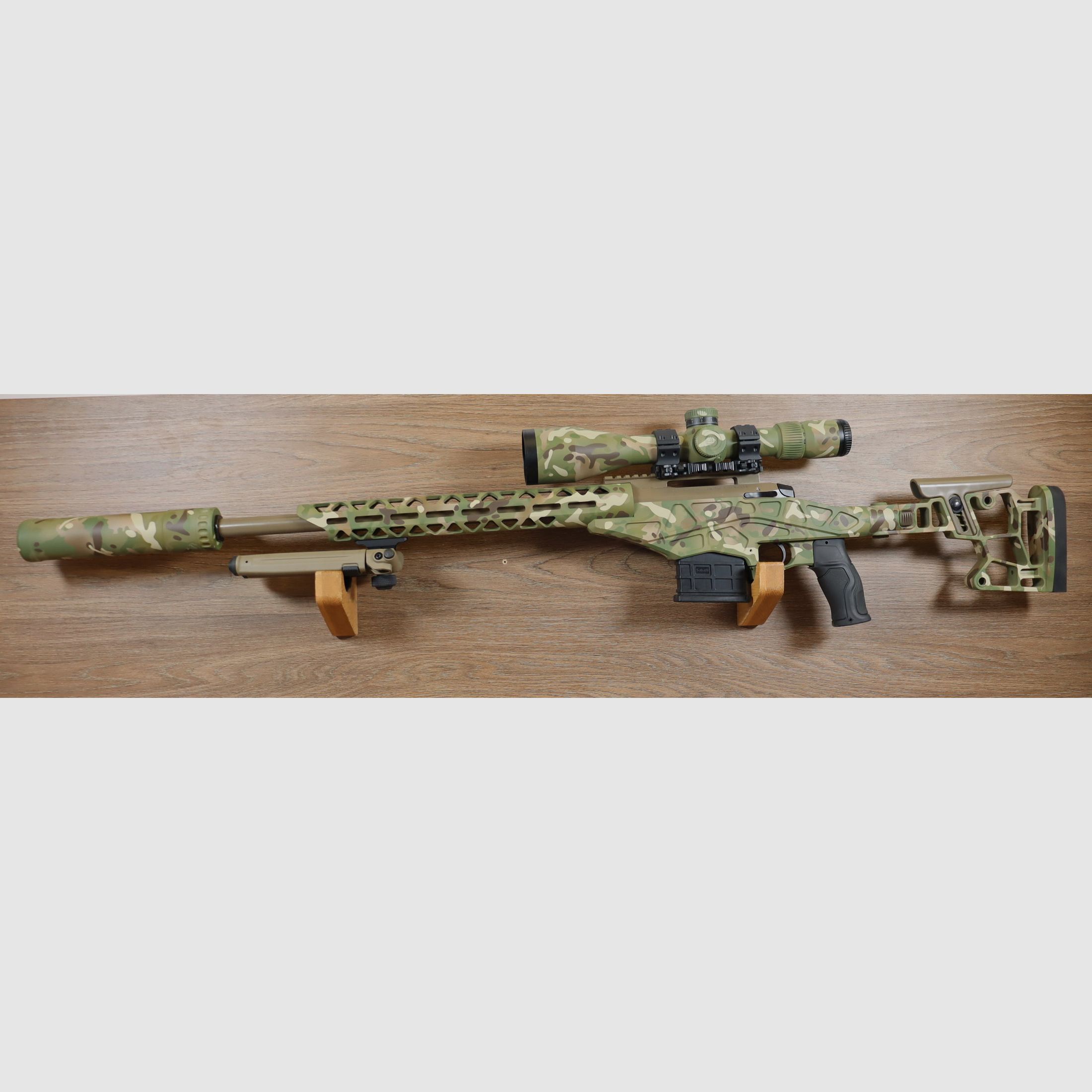 T18 Multicam + Zielfernrohr Vortex Venom 5-25×56 + Montage Eratac 20 MOA + Schalldämpfer B&T, Bild 2 von 4