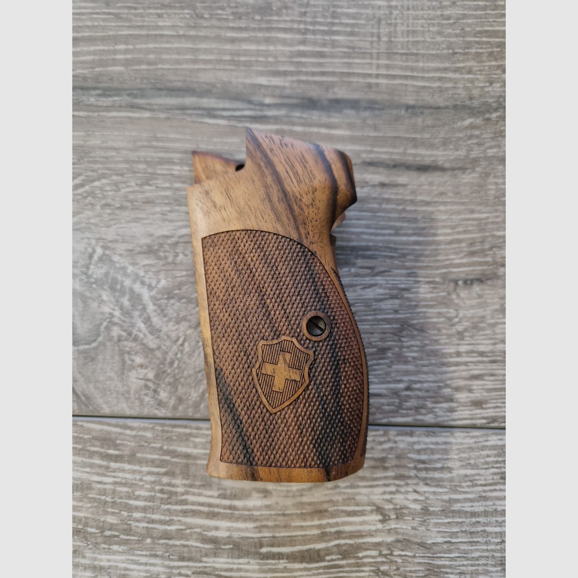 Griffschalen SIG P210 Daumenauflage Schweiz Holz, Bild 2 von 2