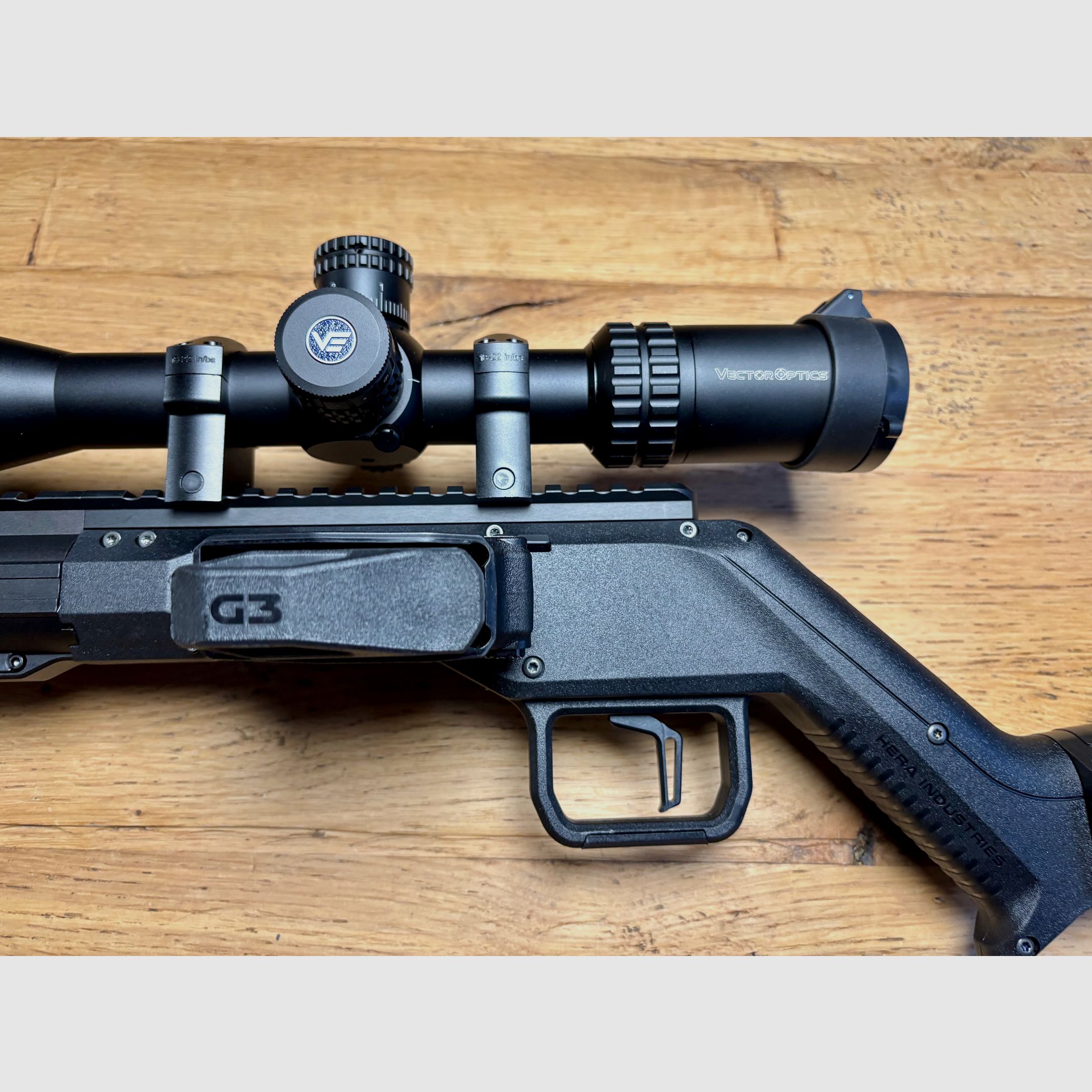 Repetierbüchse HERA H6K Kal. .223Rem mit Recknagel abzug und Klappschaft in Set mir swivel Zweibein, ZF  Orion Pro Max 6-24x50 MIL HD FFP und  Parforce Waffentasche 