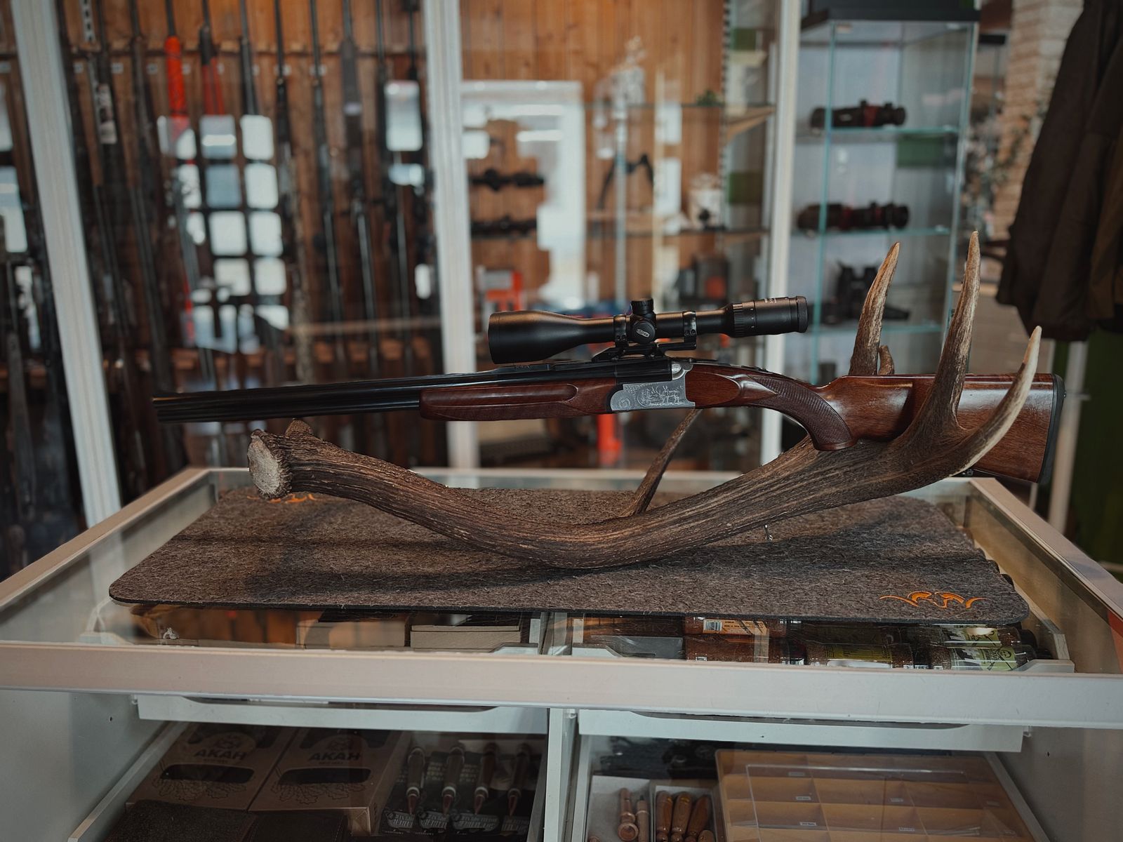 Sabatti BBF – 12/70 y 8x57 IRS – con cañón intercambiable 5,6x52R – Meopta Meostar R1 3-12x56 