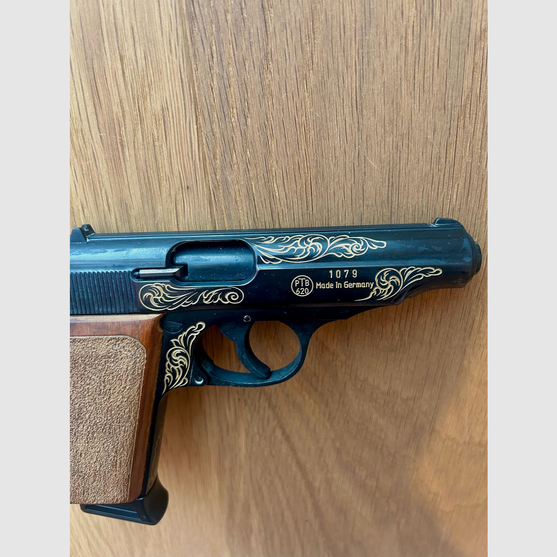 Unikat  Schreckschusspistole Walther PP cal. 9 mm P. A. K. mit Gravur