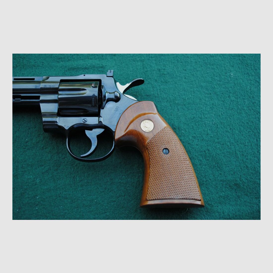 Colt Python, Beschuss 74, 6" LL, Orig. Griffschalen, ungeschossen