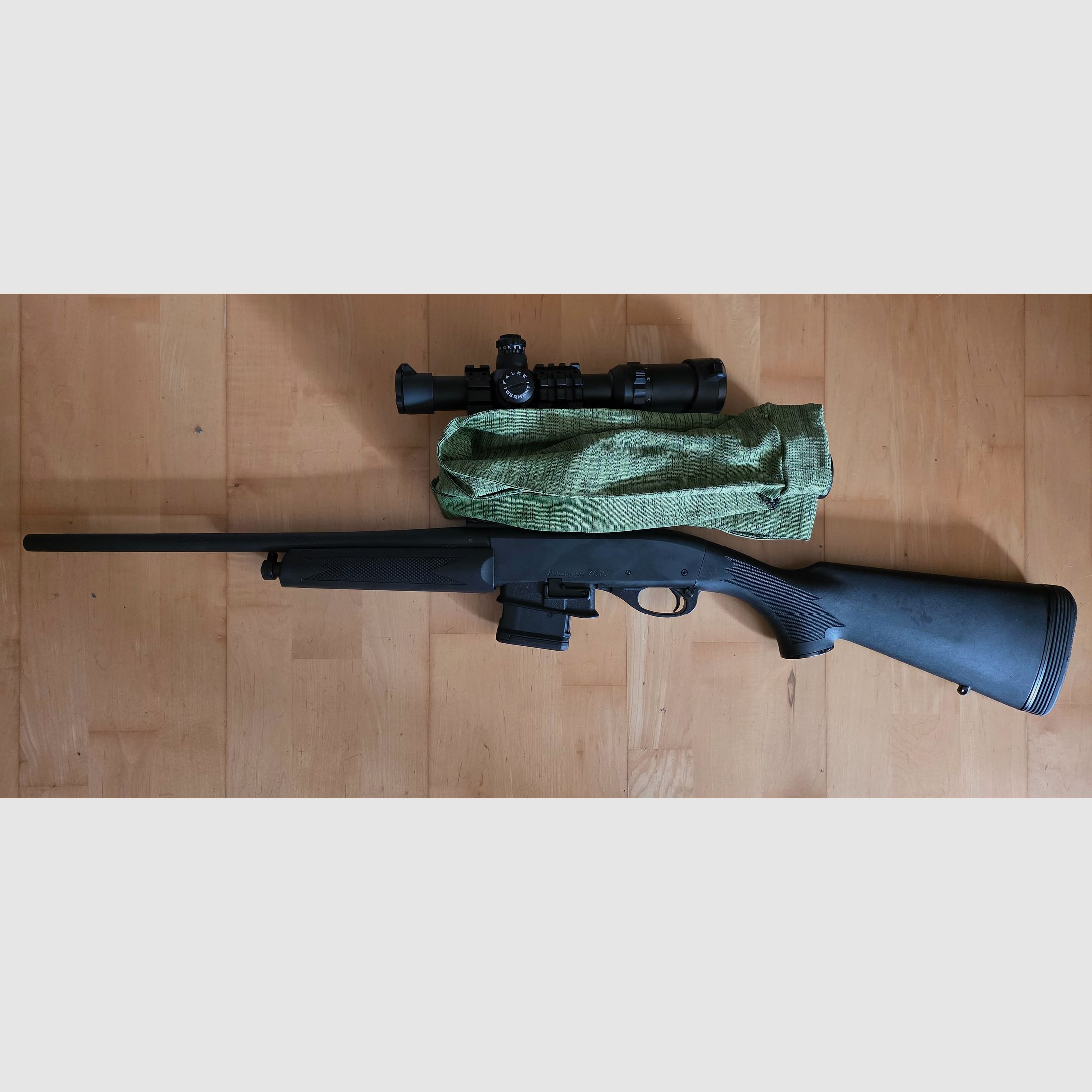 Remington 7615 Police carabina de repetición de culata delantera, calibre .223 Rem, incluye visor de caza de empuje Falke 1-6x24, montaje en bloque, funda de cuero, en perfecto estado