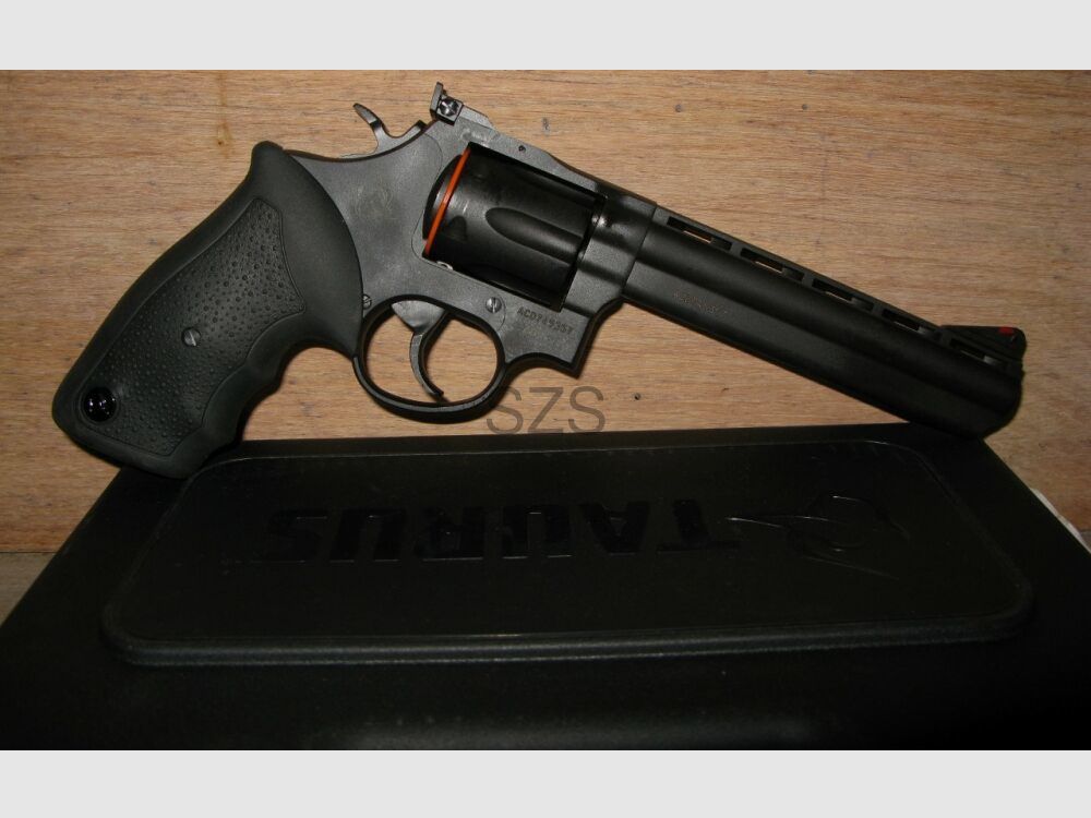 Taurus 689