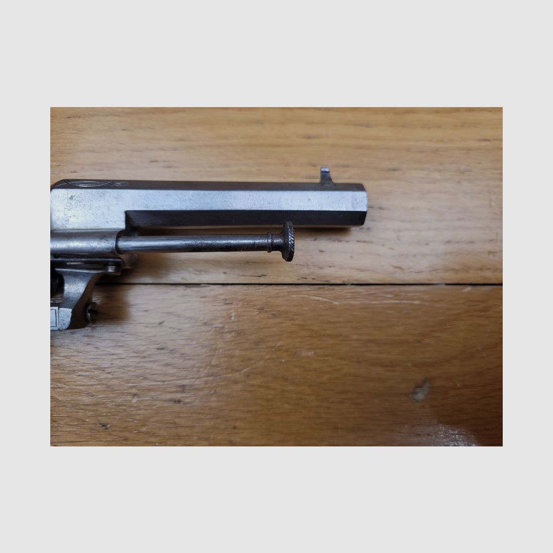 Schöner Lütticher Revolver Typ Lefaucheux – 7mm mit Zündhütchen – graviert – Selten – allgemeiner und mechanischer Erhaltungszustand – kein Spiel – sehr guter Zustand, Bild 9 von 12