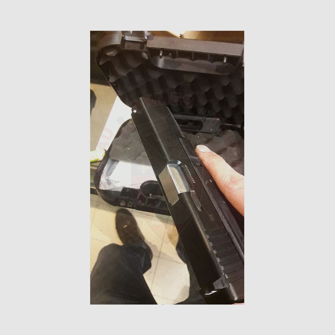 Uitwendig polijsten van de kamer op Glock 17, afbeelding 3 van 4