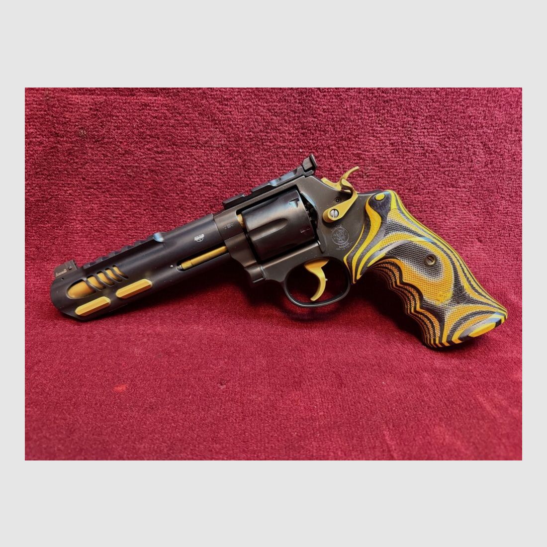 Smith & Wesson 686 Scheuring Black/Gold