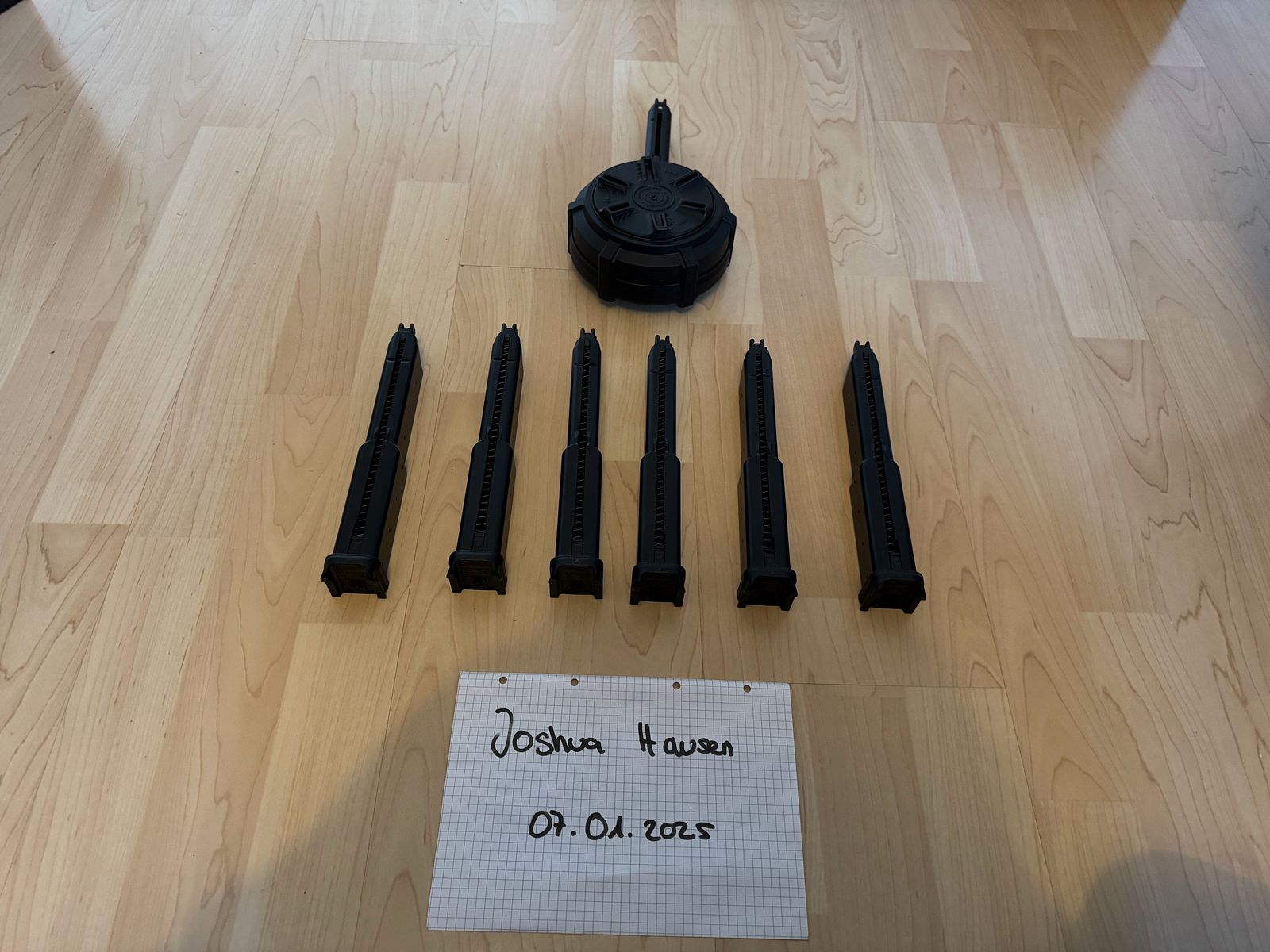 BUNDLE: G&G SMC-9 GBB Airsoft +++ Gas Magazine (50 BBs) +++ SMC-9 GBB Drum Mag +++ Firefield Impact Reflex Sight +++ Tracer +++ Koffer
