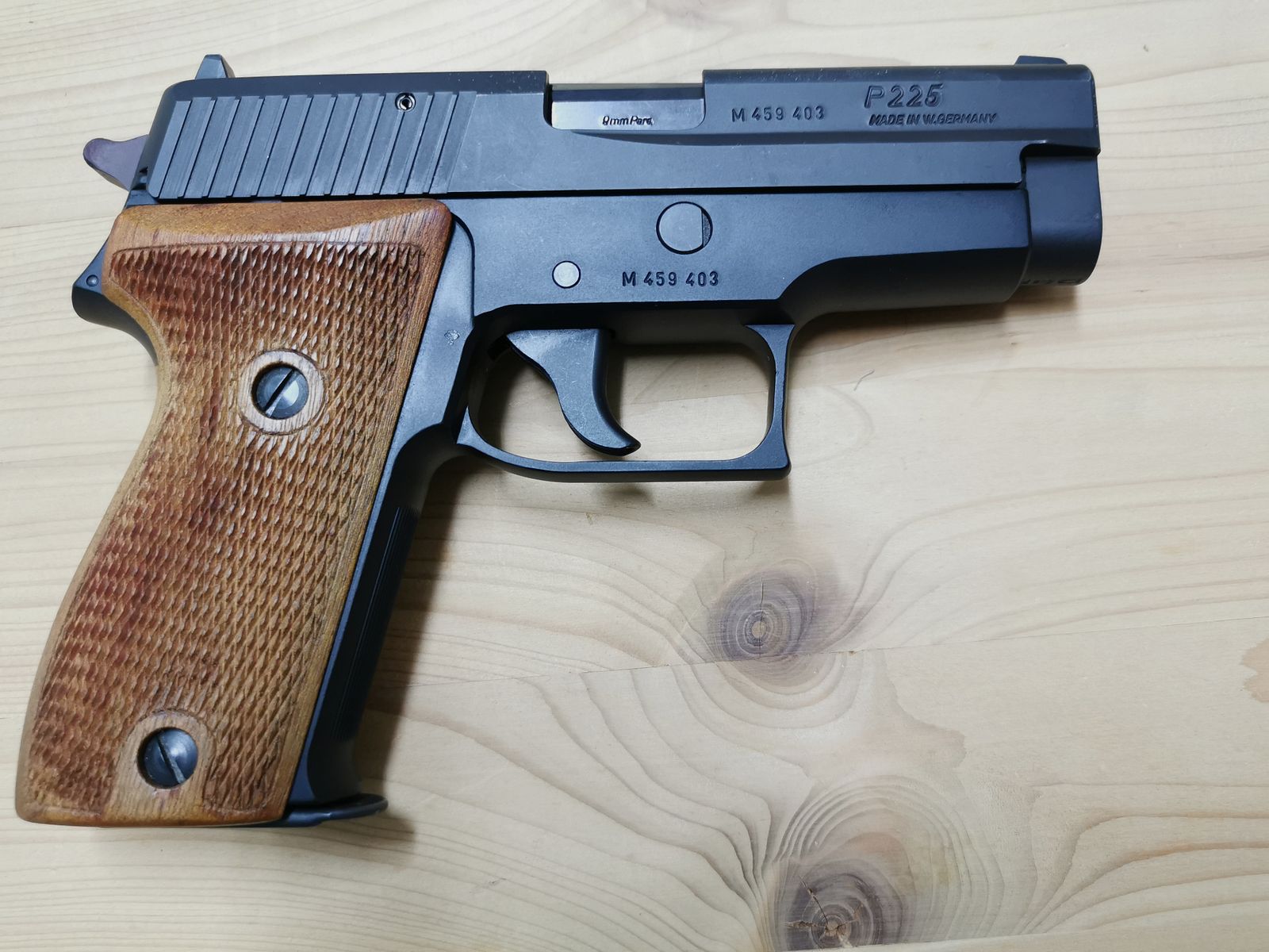 Pistola SIG SAUER P225 9mm