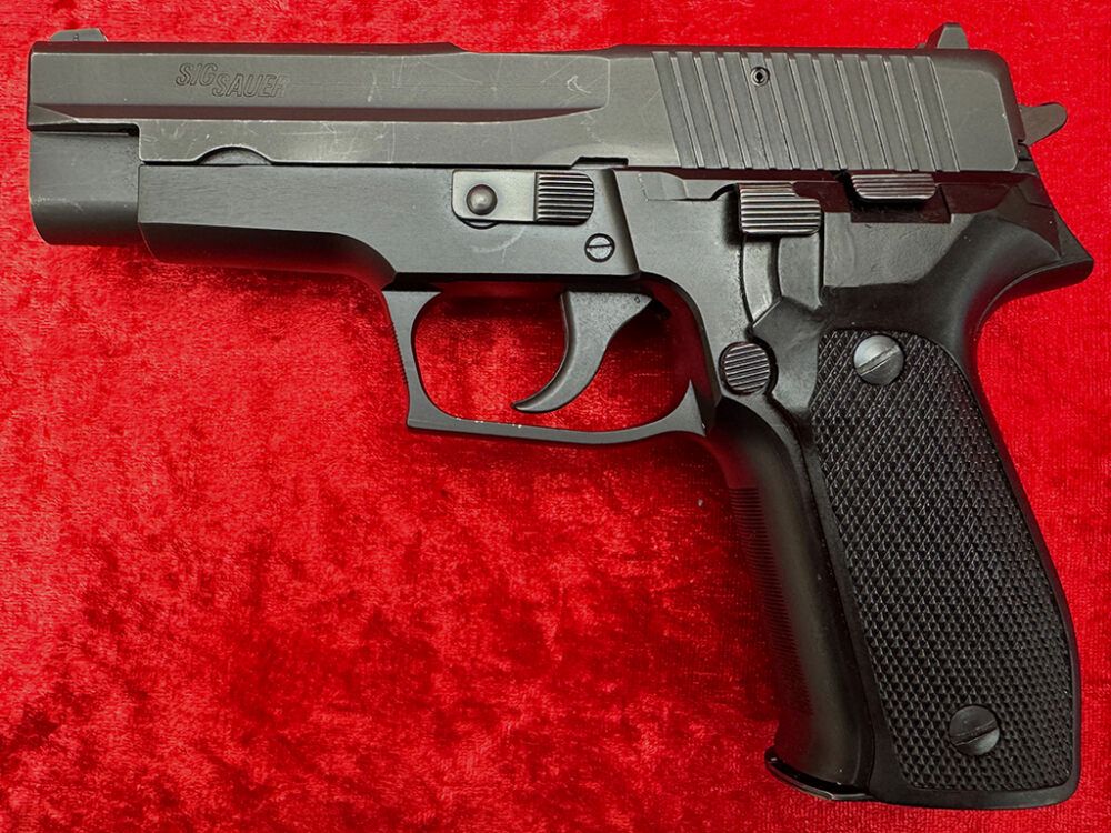SIG Sauer P226, afbeelding 1 van 8