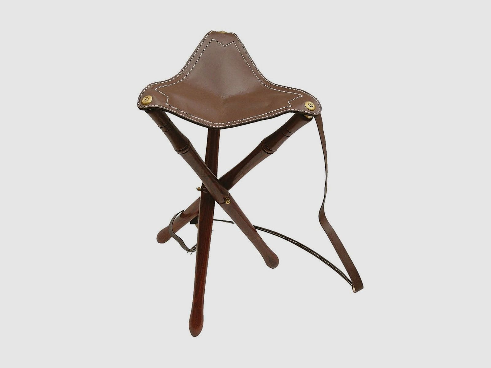 AKAH classic three-legged seat without aluminum plate