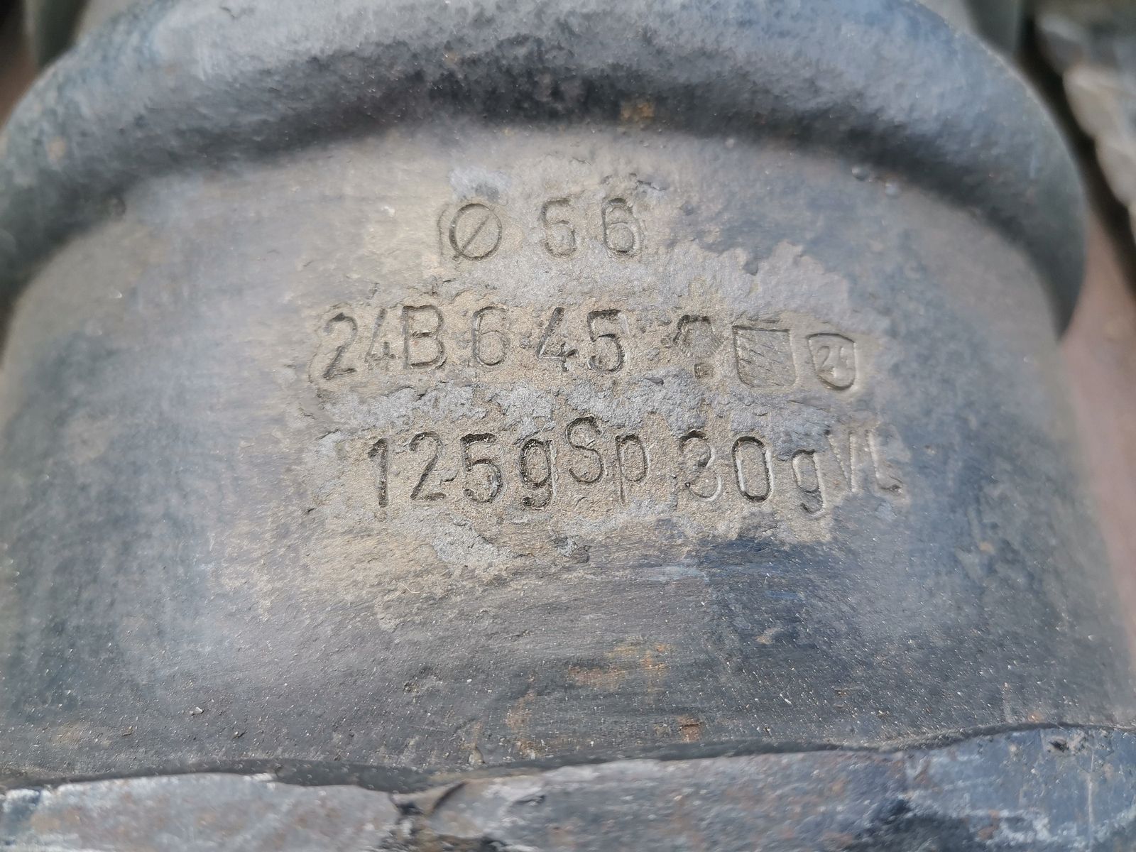 Grande canon XXL avec un artisanat de forge très élaboré et un nouveau canon à chargement par la bouche.