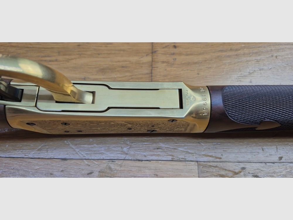 Winchester Kommemoration « Oliver F. Winchester » OFW 1894 – 19.999 Ex. – Wunderschöne Rauten – 38-55Win – Nie geschossen – Originalbox und leere Munitionbox im Modell – Zustand TBE+++, Bild 15 von 41