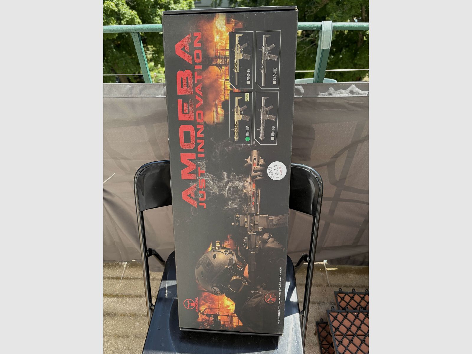 Amoeba M4 ARES S-AEG w tym 5 magazynów Mid Cap i 2 magazynów High Cap
