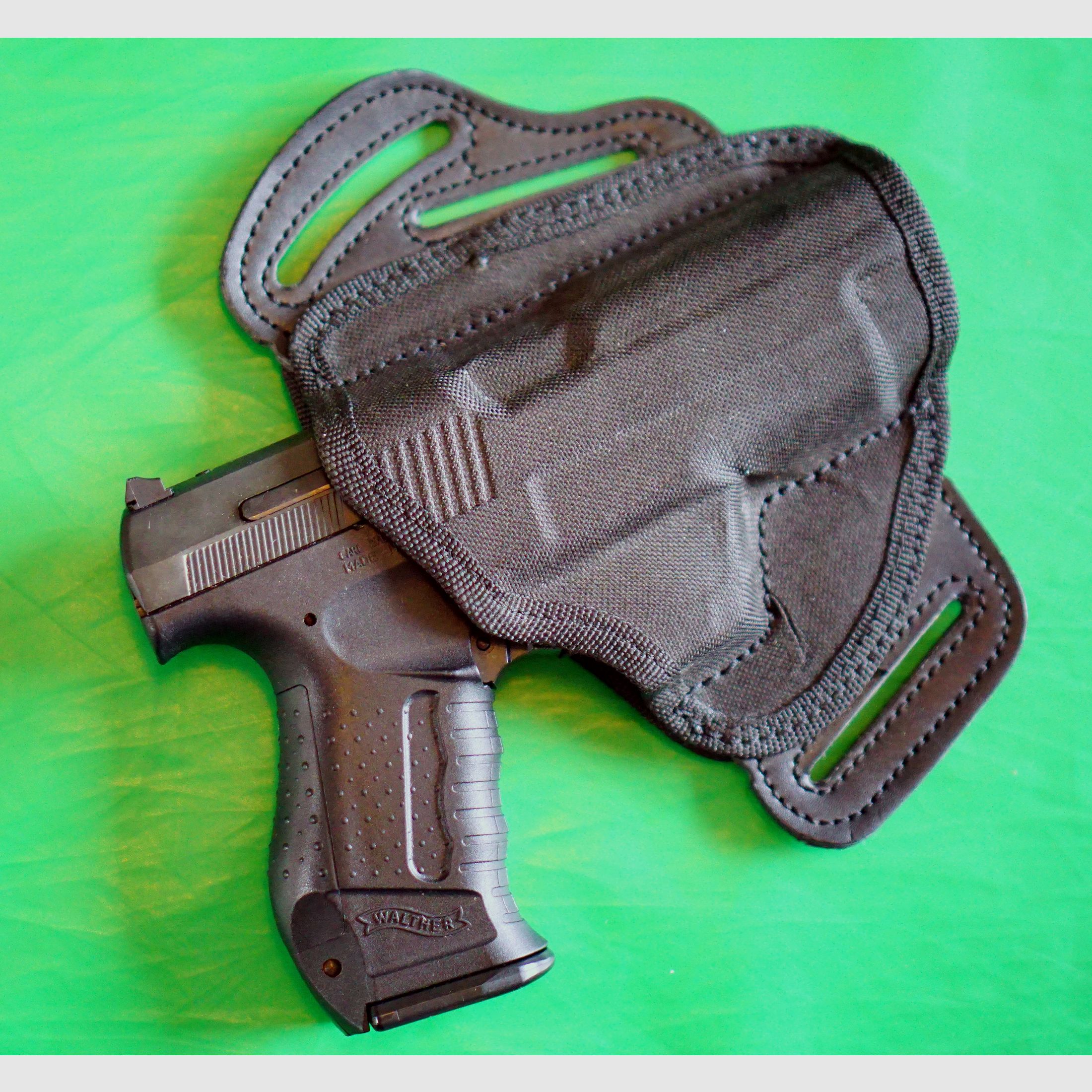Walther P99 blank firing pistol 9mm P.A.K. (PTB 637) with pancake holster