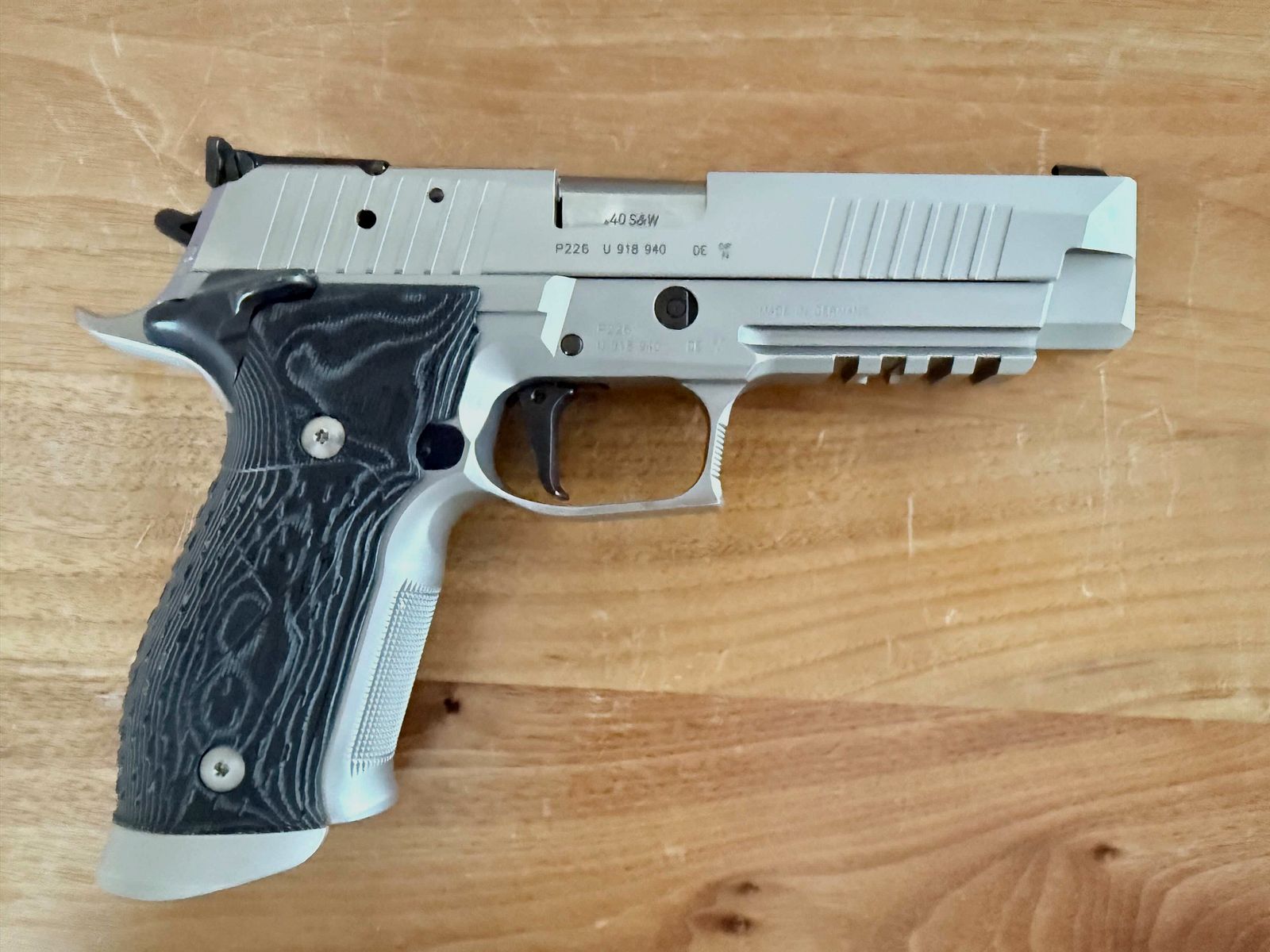 Sig Sauer X-Five Supermatch in .40 S&W mit 9 mm X-Short Wechselsystem