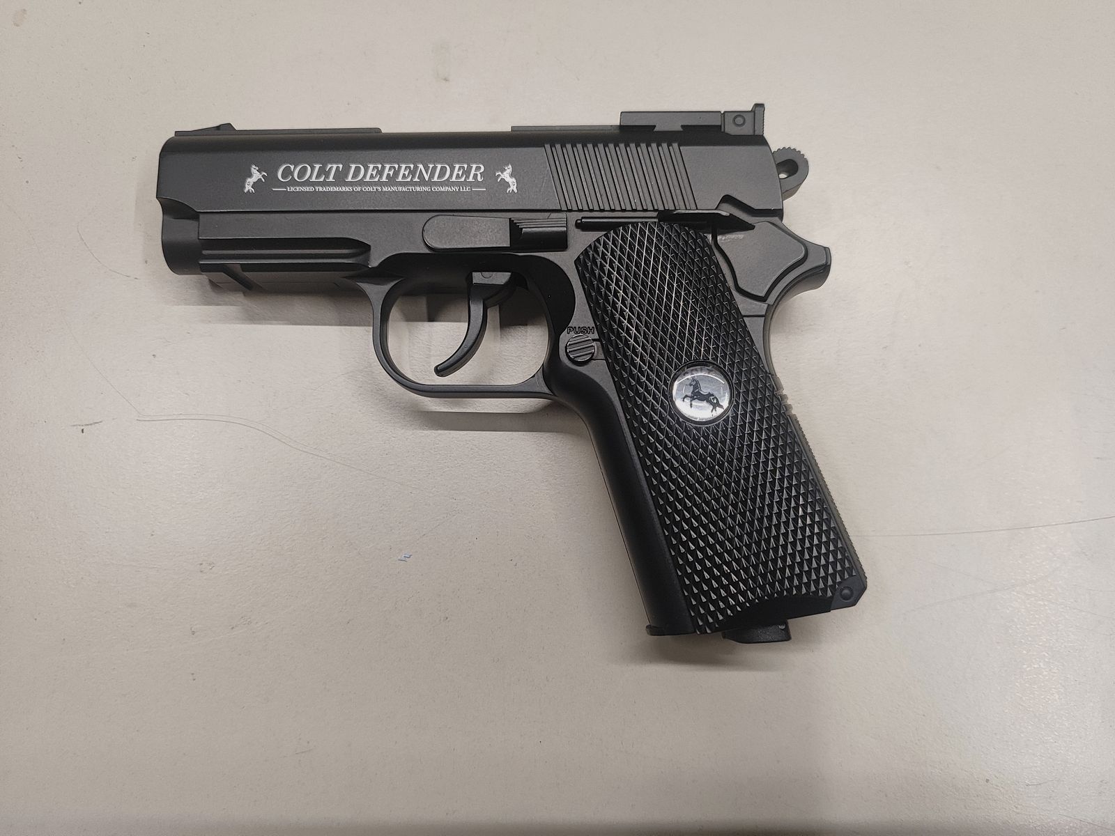 Cold Defender CO2 4,5mm BB Pistole